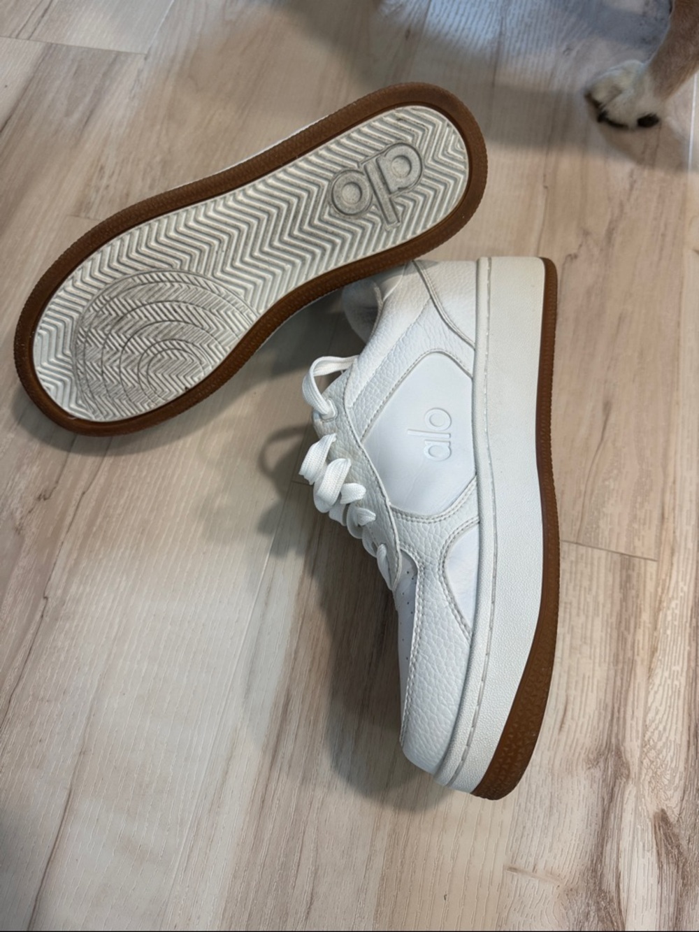 ALO Yoga unisex White Low-Top Sneakers - Picture 2 of 5